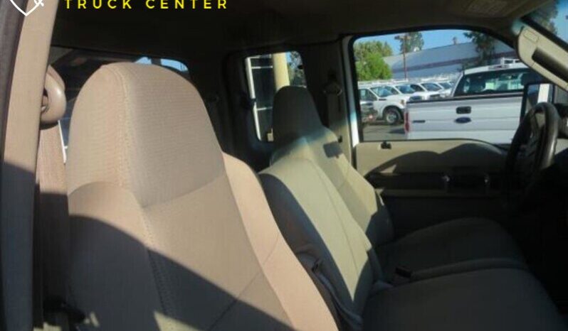 
								2008 Ford F-550 XL Cabina extendida full									