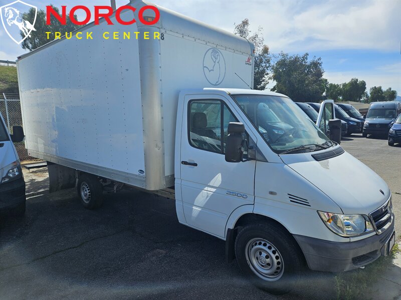 2005 Dodge Sprinter 16′ caja