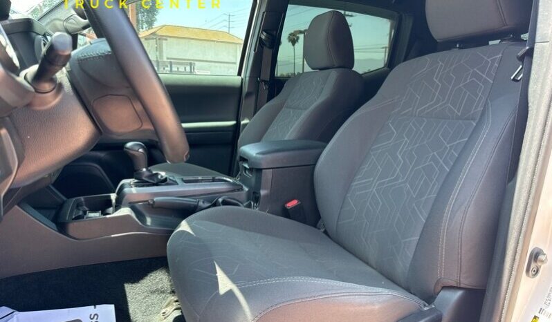 
								Toyota Tacoma SR5 V6 2018 full									
