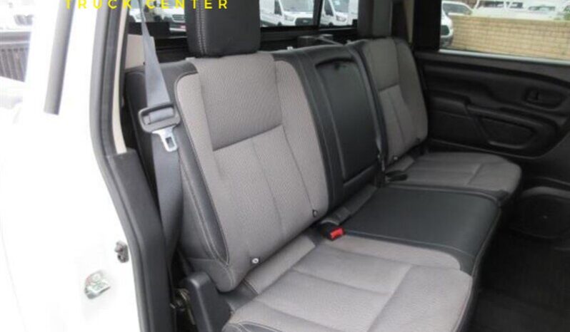 
								Nissan Titan S 2017 full									